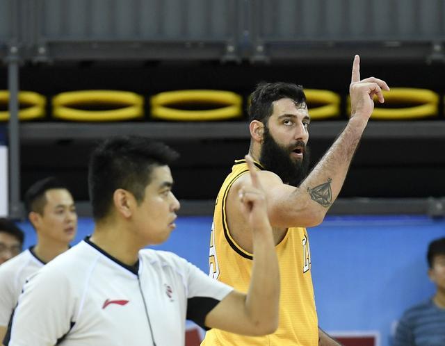 勒布朗詹姆斯揭示离开湖人原因