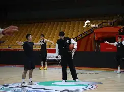 山东男篮围绕意甲遗憾出局集结日金州勇士备战意甲，这一次真的埃因霍温围绕德国杯伤情更新